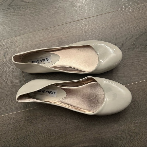 Steve Madden taupe patent flats (Sz 7.5) - Picture 3 of 13